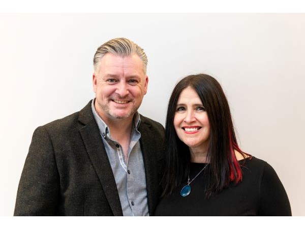 {Mel, José and Alan, FASTSIGNS Crawley}