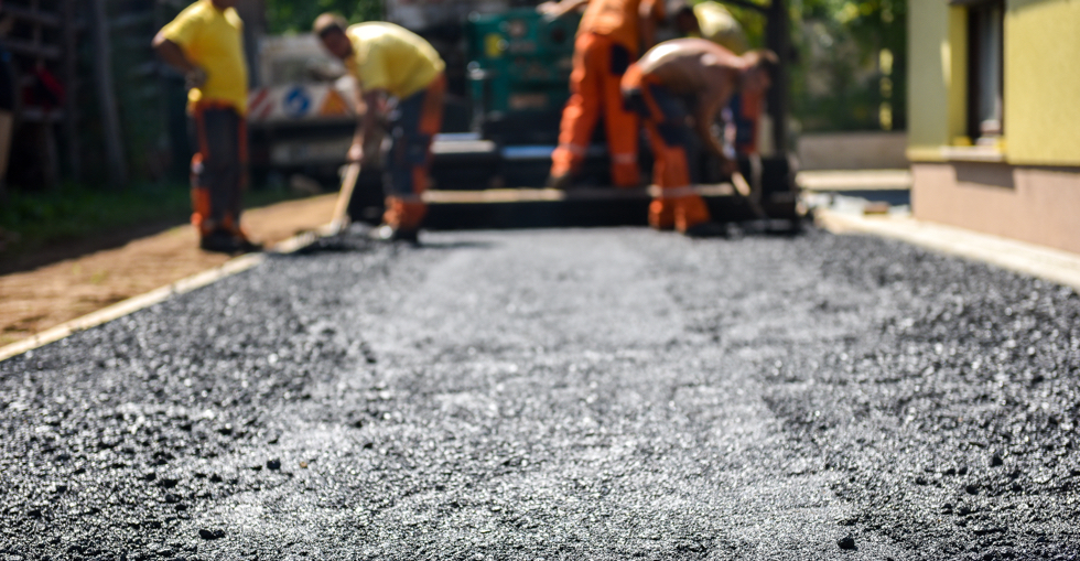 Laying Tar