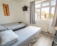 6 bedroom guesthouse grimsby - 3