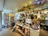 charming gift shop café - 3
