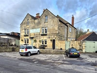 free-of-tie pub restaurant with - 1