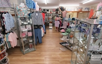 established retail shop with - 3