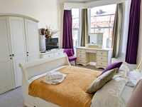 established 8-bedroom coastal holiday - 3