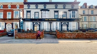 town centre lakeside pub - 1