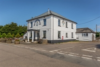 detached pub with 4 - 2