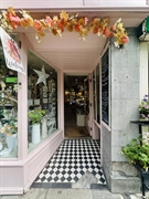 charming gift shop café - 2