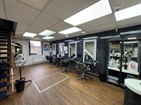 leasehold unisex hair salon - 1
