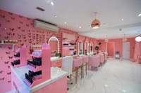 exceptionally fitted salon - 1