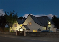 immaculate devon village b& - 1