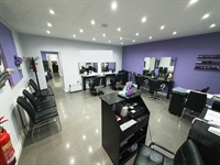 well fitted beauty salon - 1