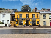 immaculate free-of-tie freehouse famous - 1