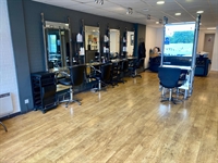 established attractive hair salon - 1