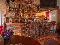 prominent canalside freehouse vale - 2