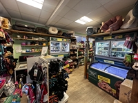 pet supplies business with - 2