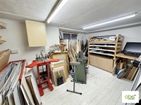 busy picture framing gallery - 3