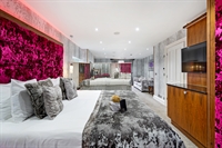 cranleigh boutique hotel suites - 2