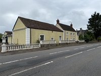 somerset prominent roadside freehouse - 1