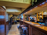 free-of-tie famous roadside pub - 3