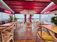 licensed seafront restaurant café - 3
