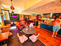 unopposed bistro café for - 2