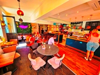 unopposed bistro café for - 1