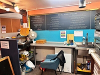 pizza-bar with no competition - 3