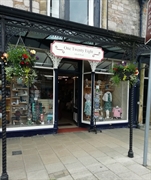 independent retailer located beautiful - 1