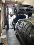 hand car wash mechanic - 1