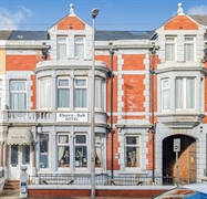 18 bedroom licensed hotel - 1