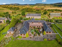 exceptional house comprising 4 - 1