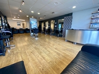 established attractive hair salon - 3