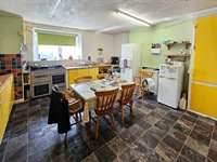 well located six bedroom - 3