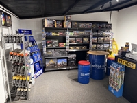 automotive parts distributor with - 1