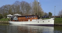classic river thames houseboat - 1