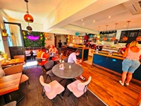unopposed bistro café for - 2