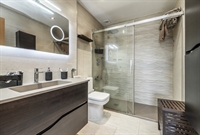 independent installer of frameless - 1