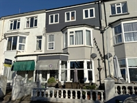 established guest house paignton - 1