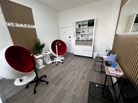 teeth whitening clinic low - 1
