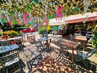 unopposed bistro café for - 1