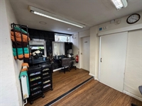 leasehold unisex hair salon - 2