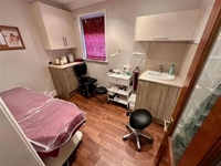 iconic beauty treatment clinic - 1
