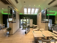 beautifully presented freehold restaurant - 1