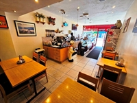 cafe with private rear - 3