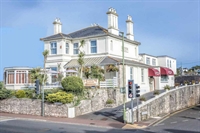 well presented fifteen bedroom - 1
