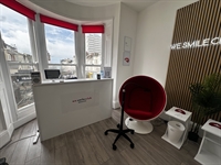teeth whitening clinic low - 3