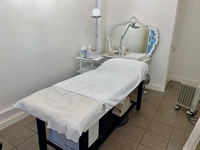established leasehold beauty salon - 2
