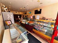 cafe with private rear - 1
