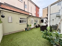 licensed hotel 6 bed - 3