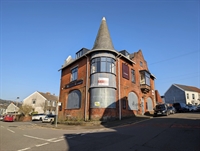 swansea desirable suburb pub - 1
