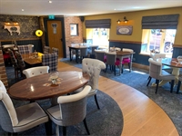 beautiful high street pub - 3